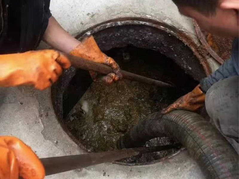 邹城清理化粪池时如何避免沼气的危害?